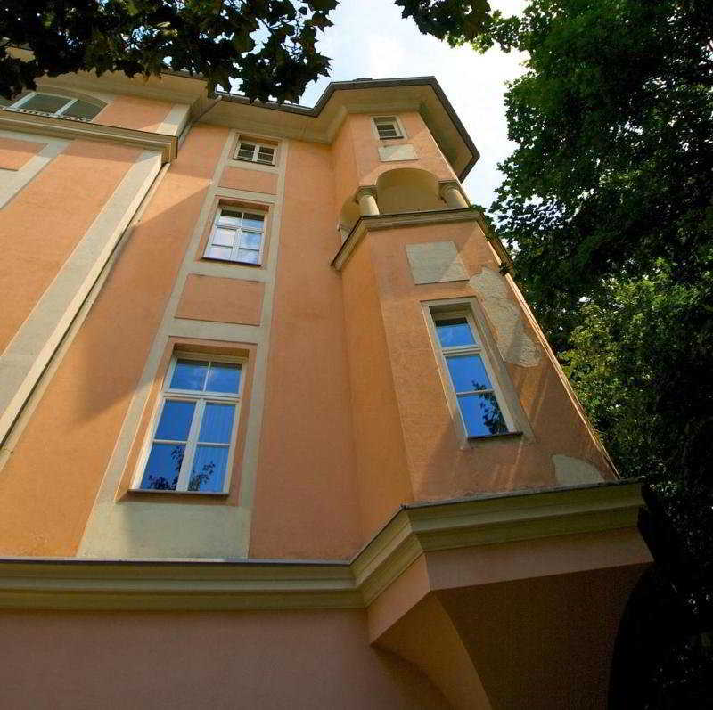 Das Gutenbrunn Thermen & Sporthotel バーデン エクステリア 写真